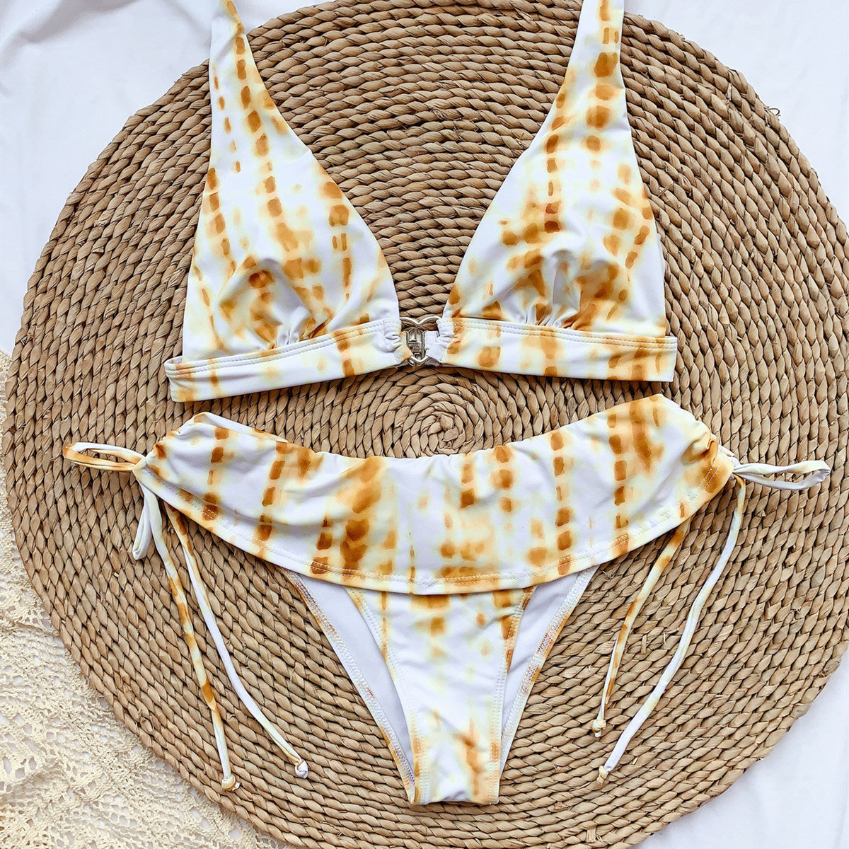 Bikini met gegolfd verband gedrukt voor de Europese Amerikaanse zwemstijl