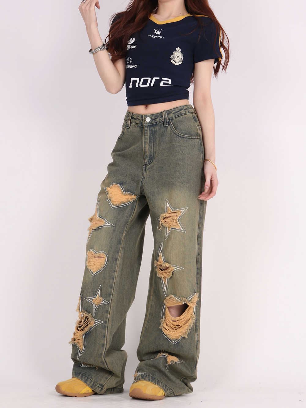 Jeans kaki lebar compang-camping dengan tambal sulam cinta retro