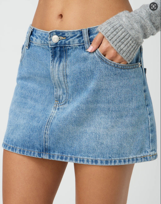 Peregangan rok pendek denim yang dicuci untuk kenyamanan kasual