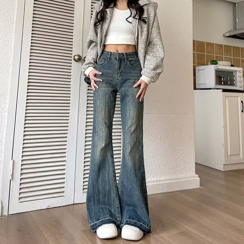 Jeans denim longgar berkobar dengan ayunan lonceng vintage