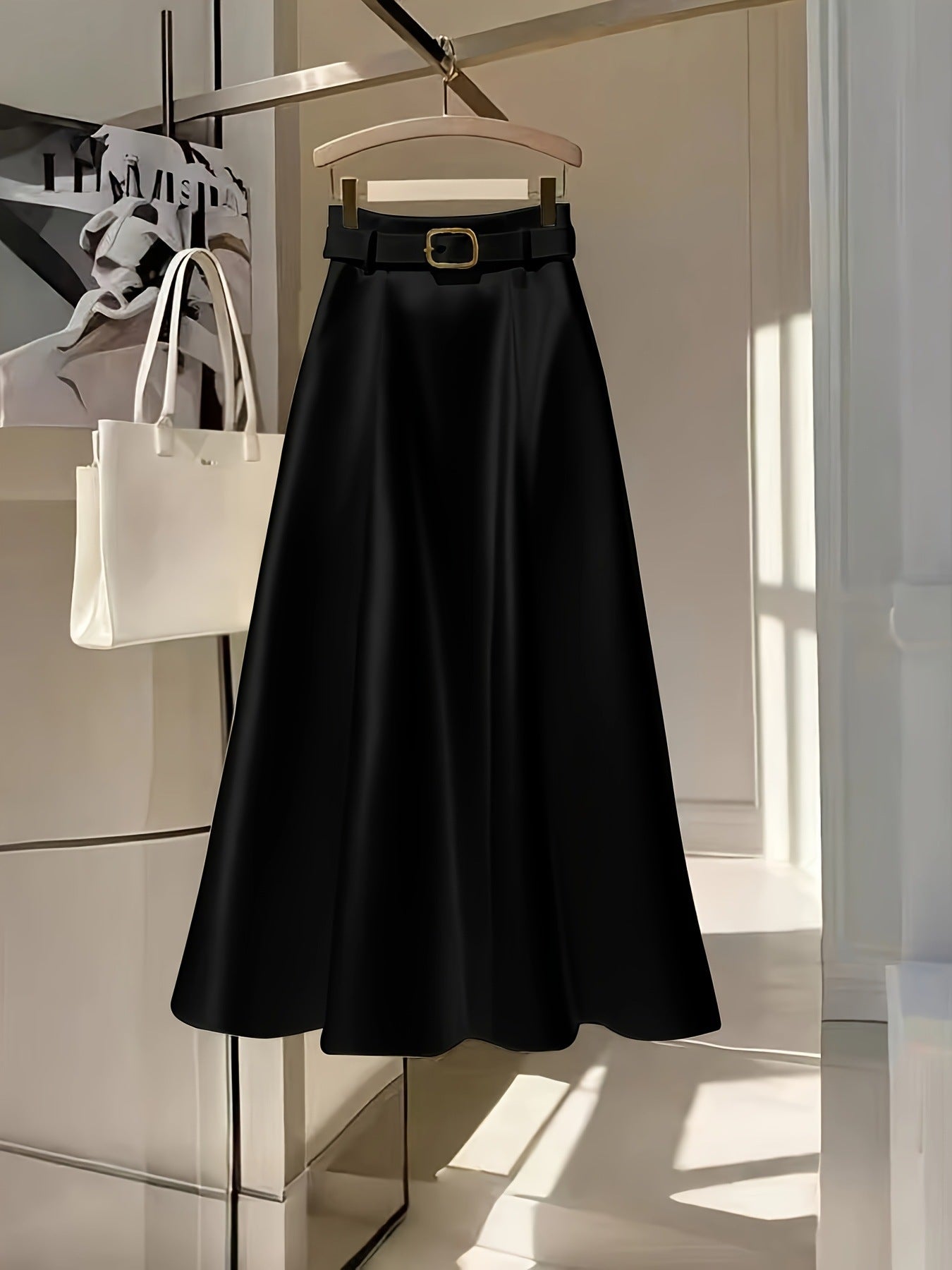 Eleganter fester Farbsatin-A-Line-Rock für anmutige Outfits