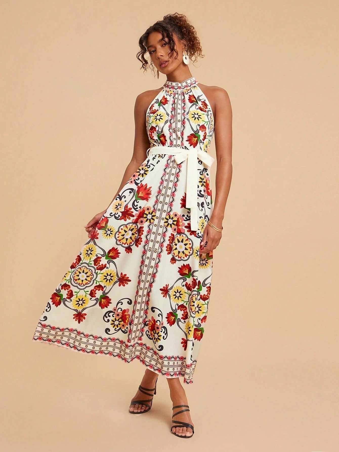 Vestido midi de impressão floral romântica com detalhes sem mangas