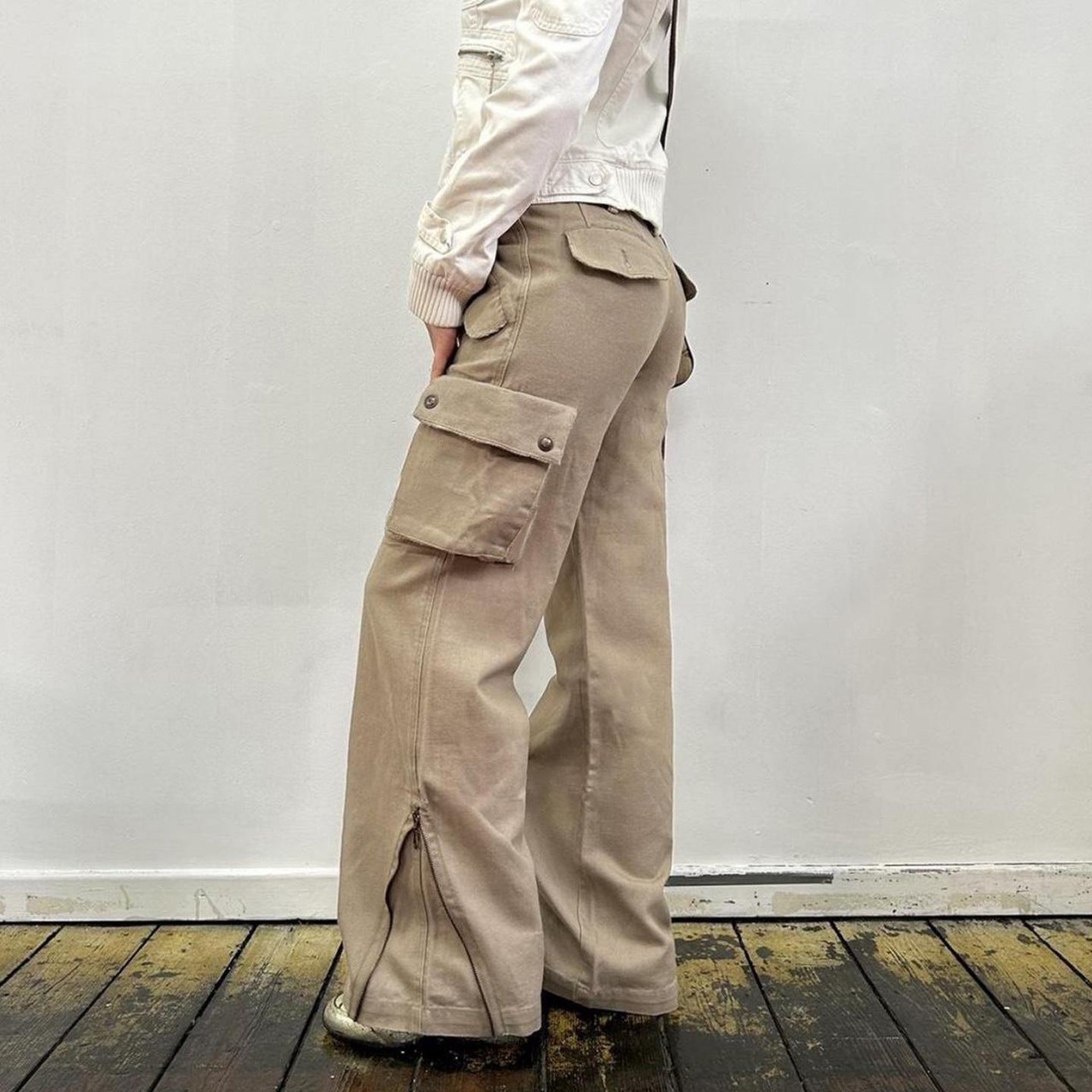 Jeans in denim lavati dall'aspetto logoro americano per street style