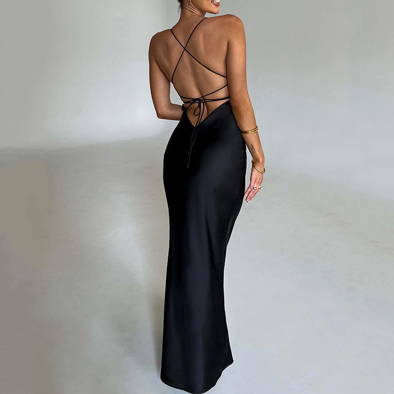 Robe de sangle spaghetti avec matériau soyeux et ourlet maxi