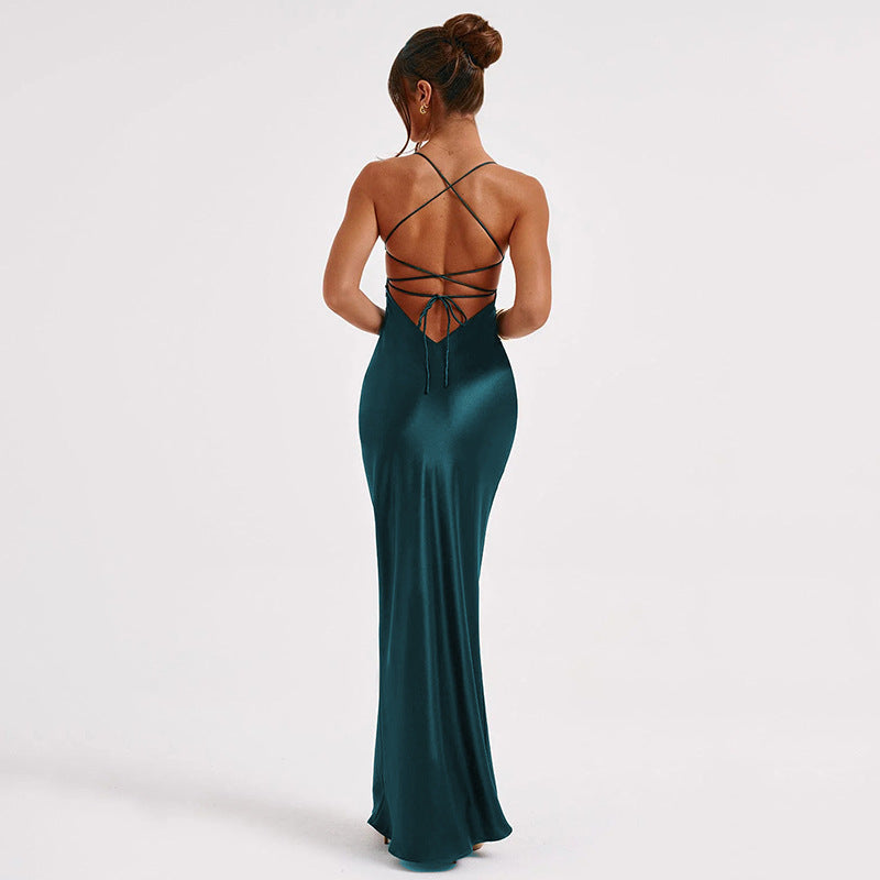 Robe de sangle spaghetti avec matériau soyeux et ourlet maxi