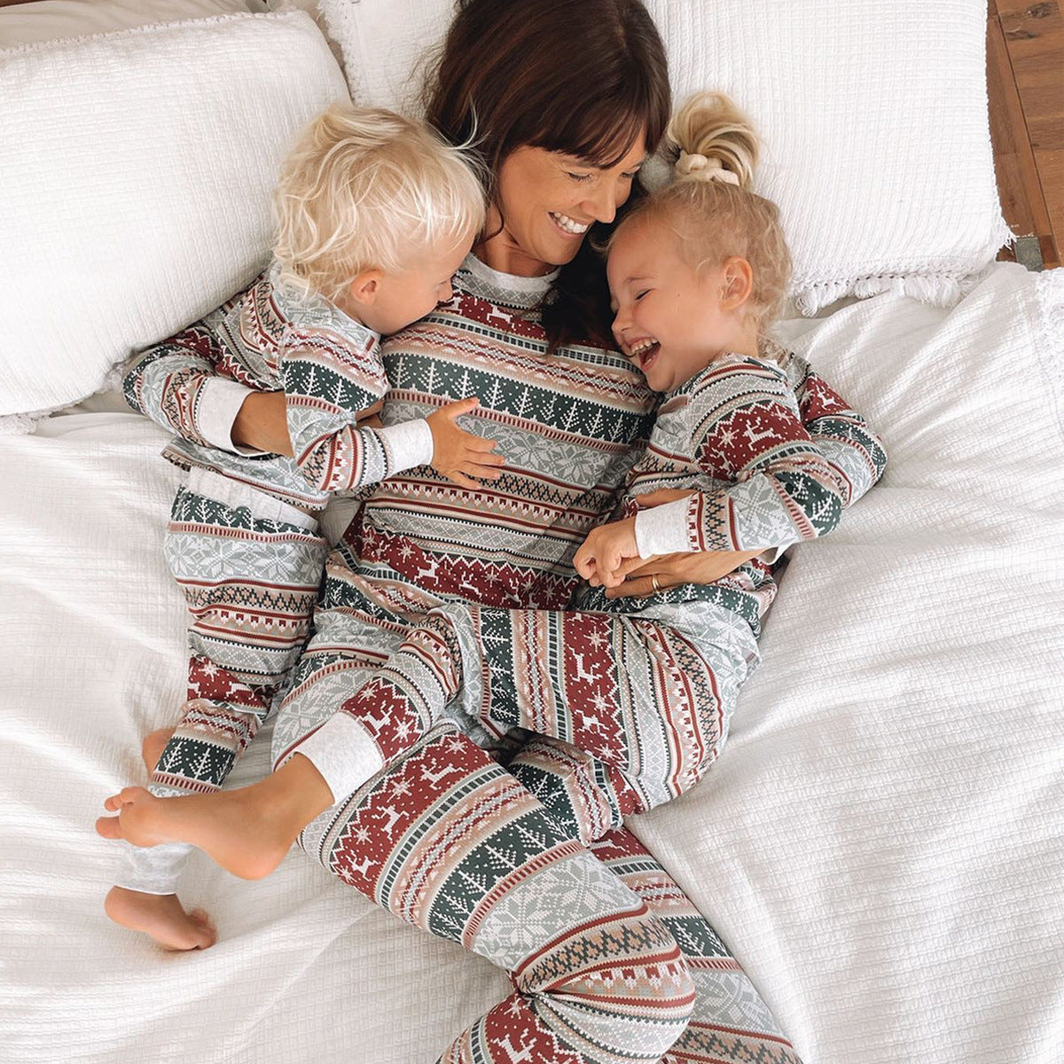 Bijpassende familie kerstthema lange mouw en broek pyjama set