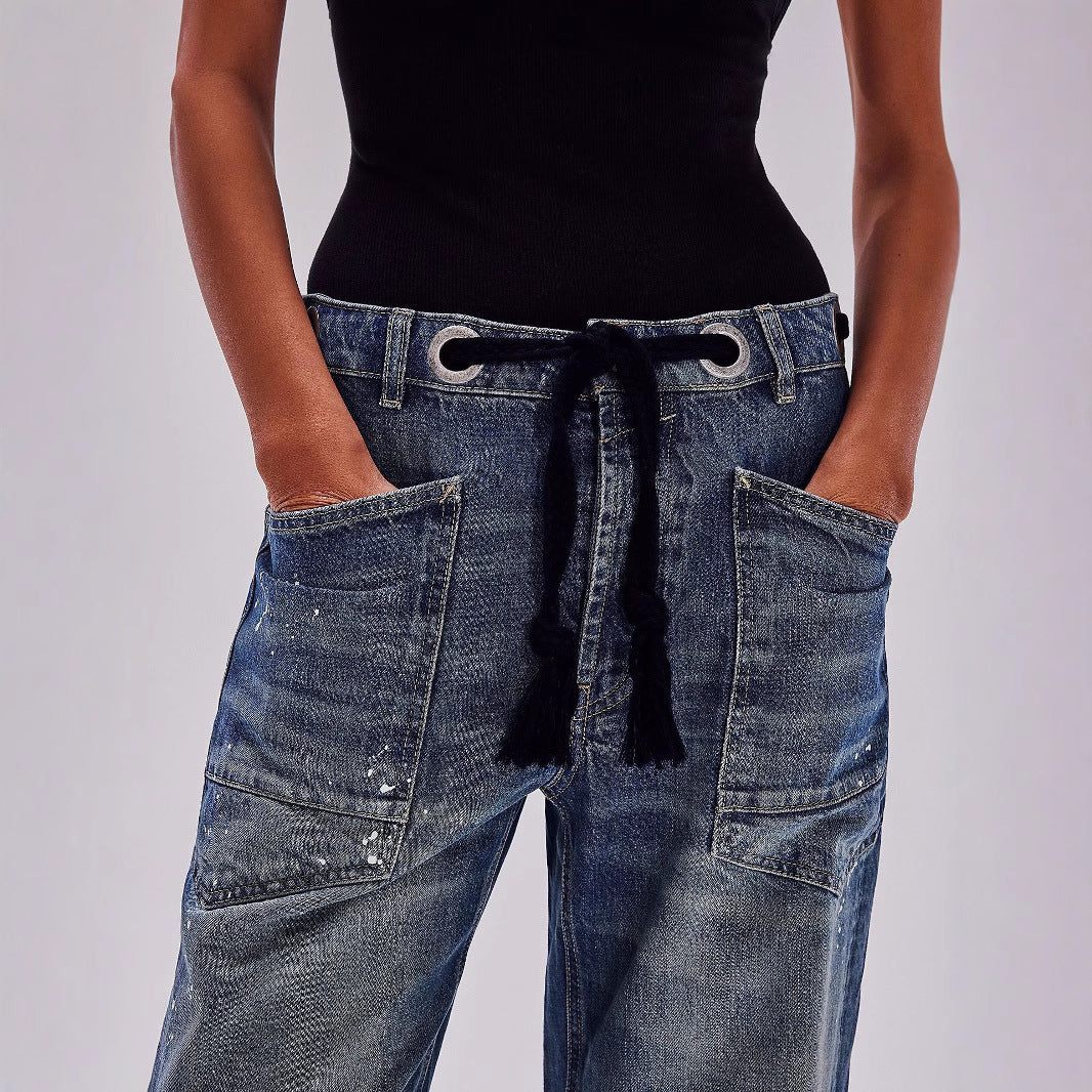 Jeans longgar longgar splash-tinta dengan twist kasual artistik