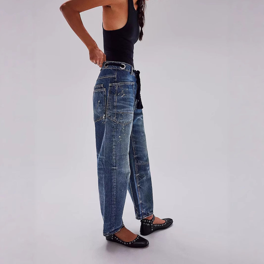 Jeans longgar longgar splash-tinta dengan twist kasual artistik