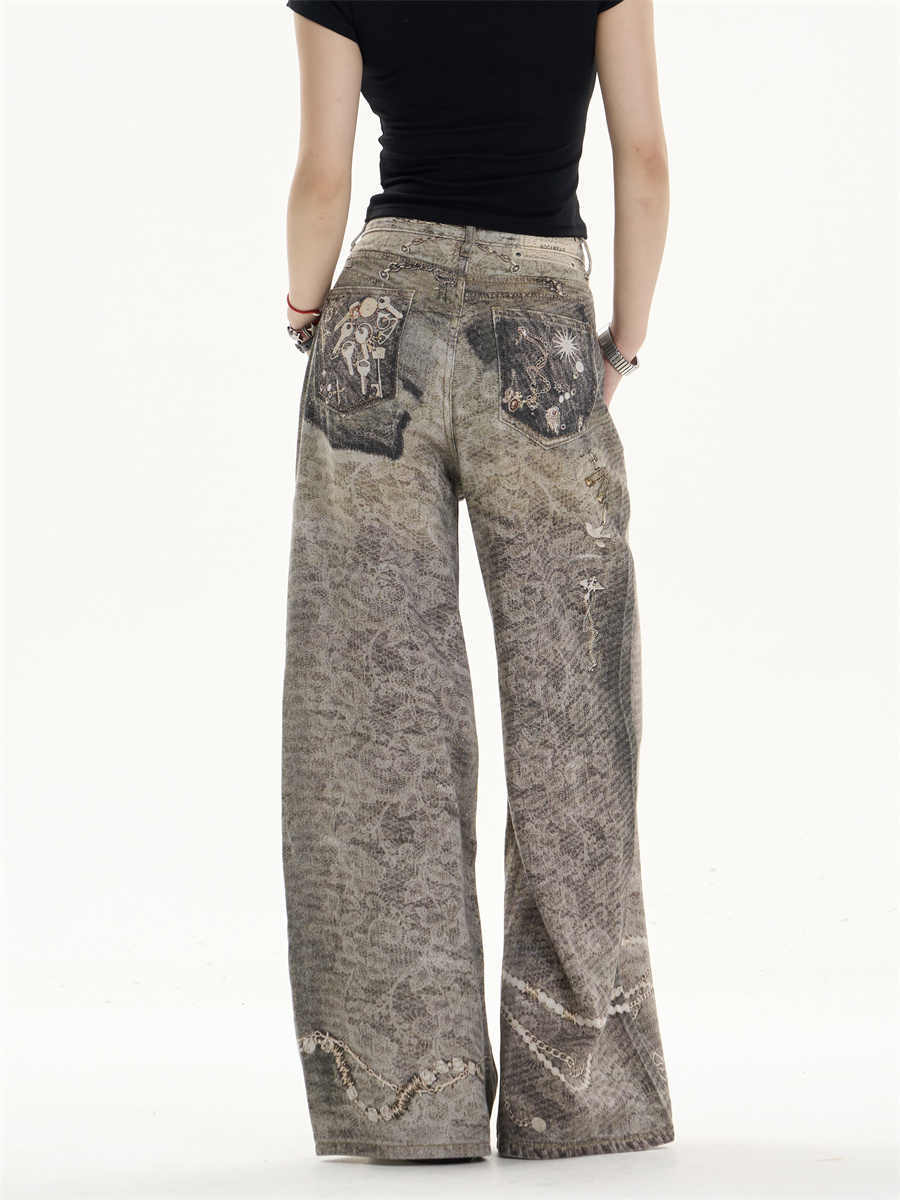 Jeans retro desgastados con atractivo relajado