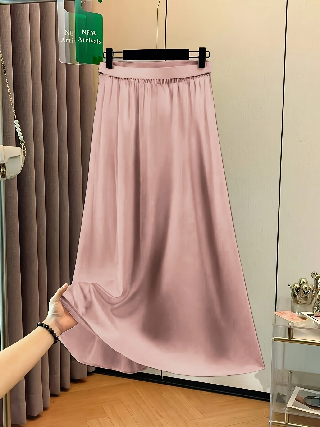 Eleganter fester Farbsatin-A-Line-Rock für anmutige Outfits