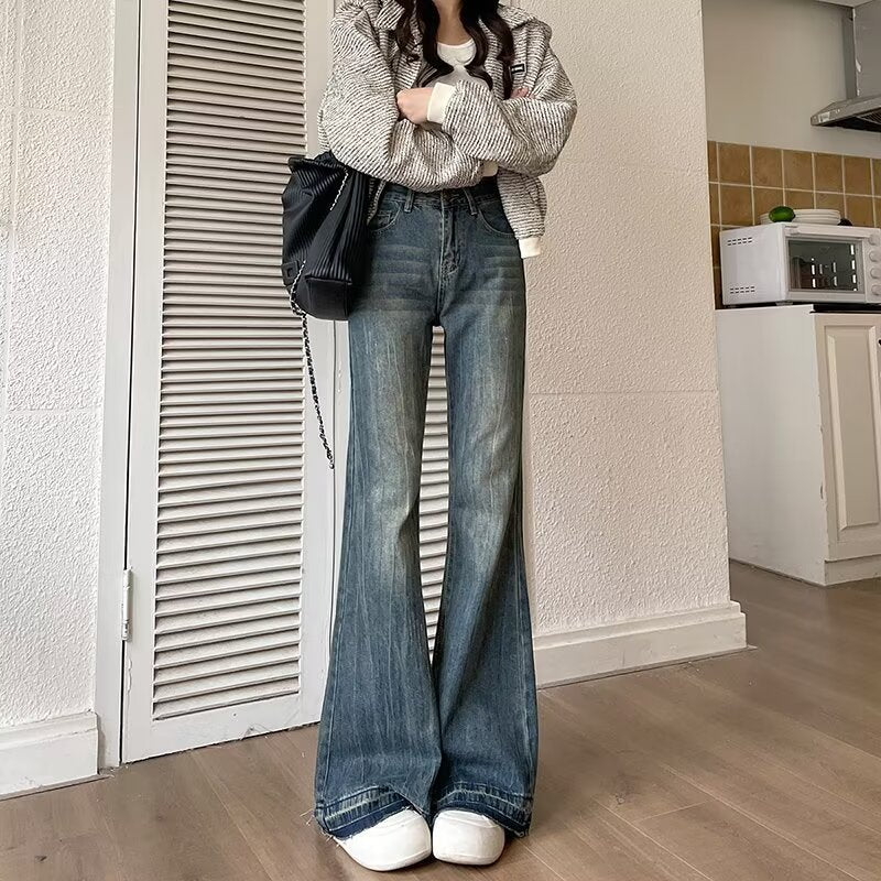 Jeans denim longgar berkobar dengan ayunan lonceng vintage
