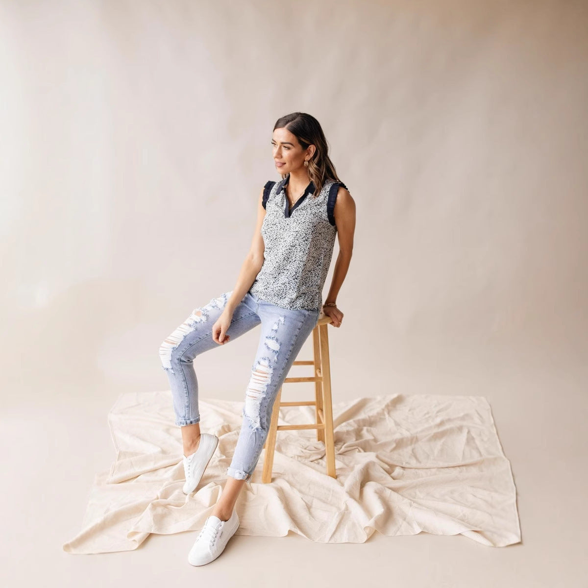 High-Waist Distressed Leisure Jeans for Spring and Summer