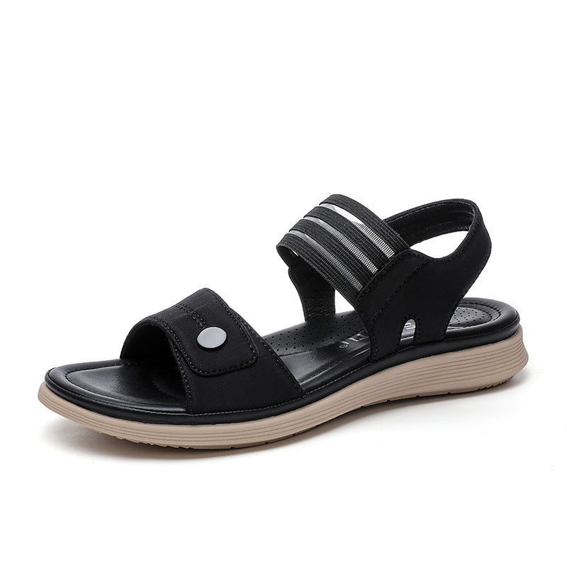 Sandalen mit breitem Riemen und kurzem Keilabsatz