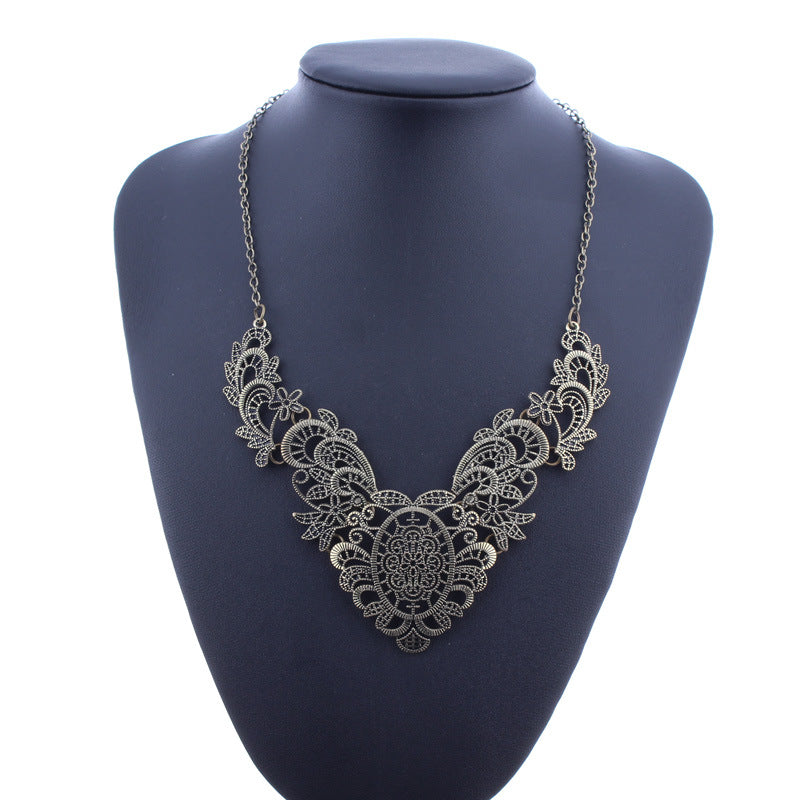 Metallic Paisley Clavicle Necklace