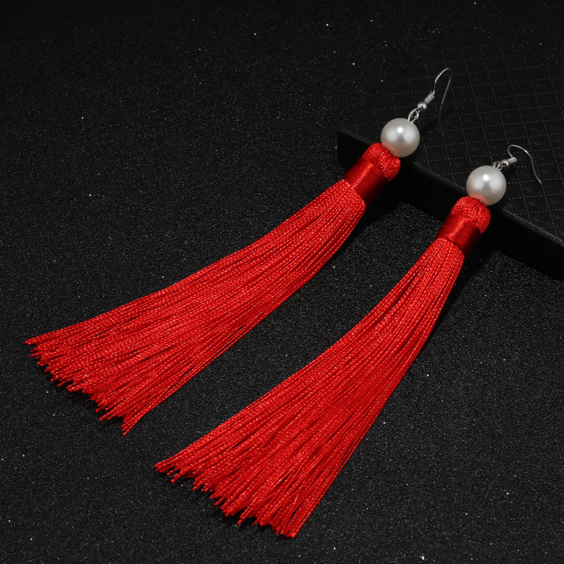 Aretes colgantes de perla con borla roja