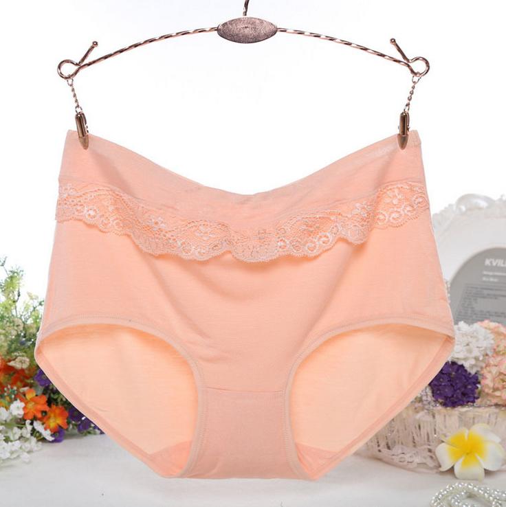 Panty de talle alto color nude con volantes de encaje