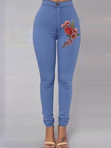 Jean skinny de broderie florale rouge