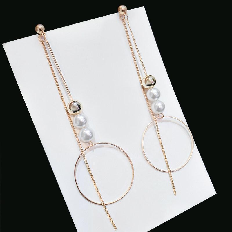 Boucles d'oreilles de perle de cerceau suspendues