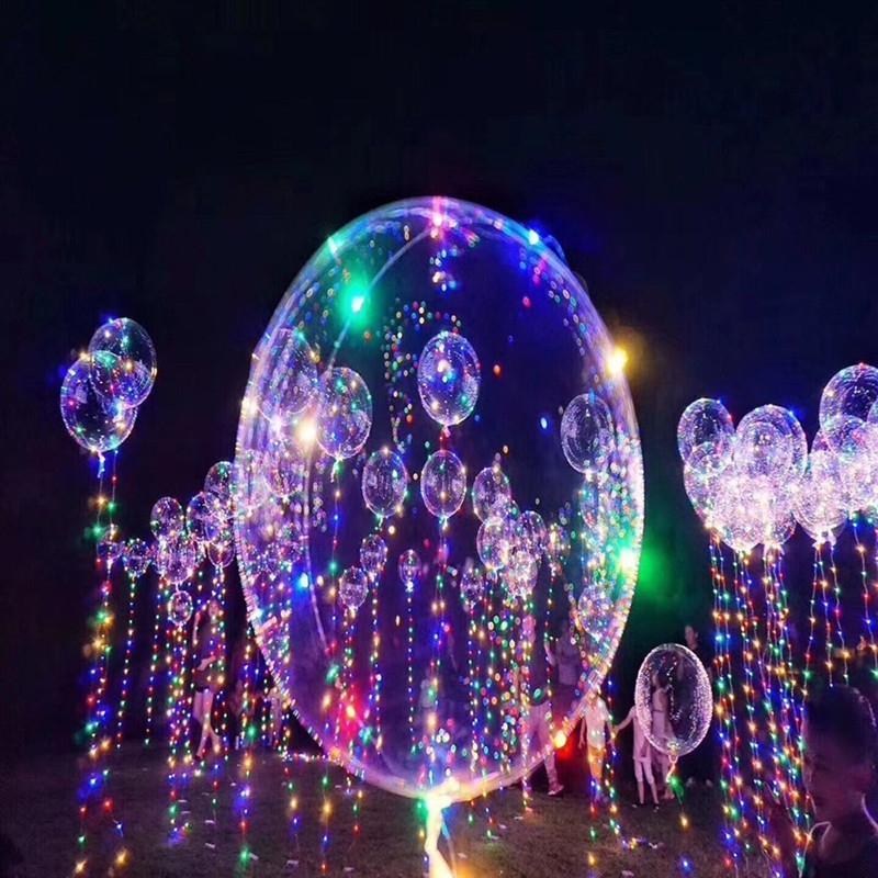 Décor de ballons de fête de Noël dirigés