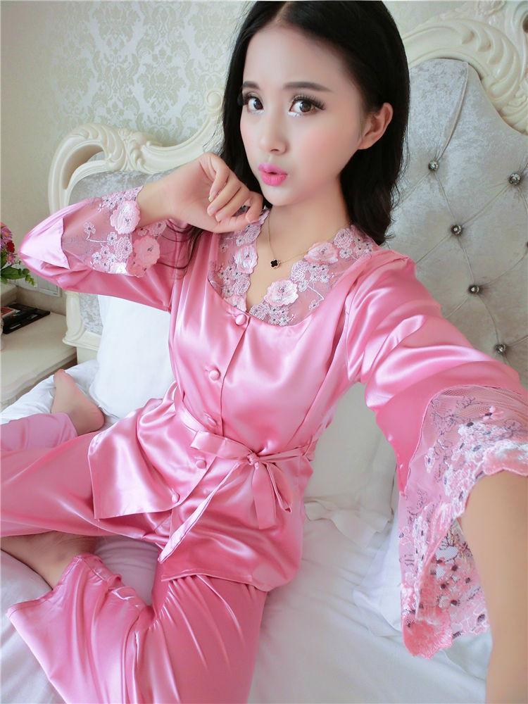 Pyjama-Robe-Set aus Spitze und Satin