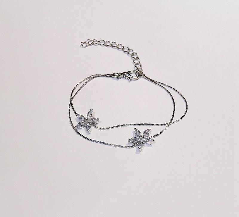 Bracelet à double chaîne floral