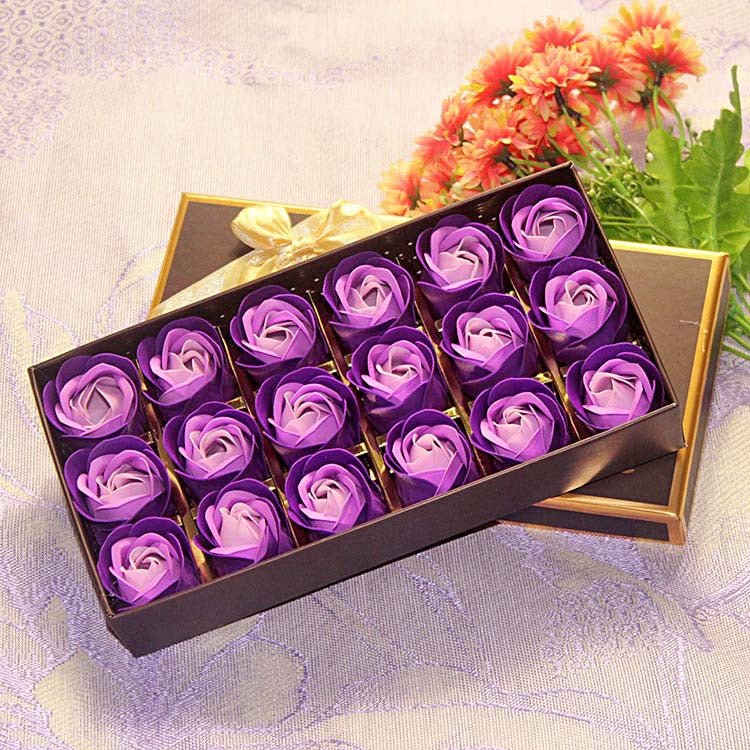 Adorable 18 Mini Roses Gift Box - THEONE APPAREL